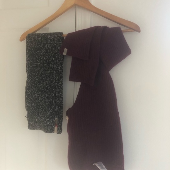 2 Burberry Scarves. - Picture 5 of 7